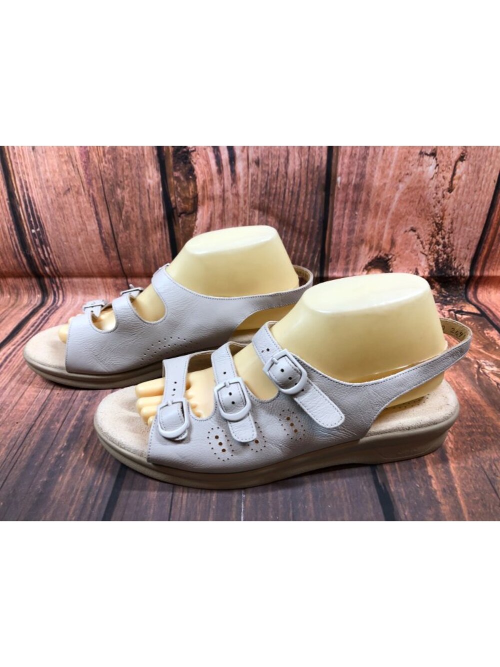 SAS Sandals Womens 10.5 M Beige Leather Triple Buckle Ankle Strap Tripad